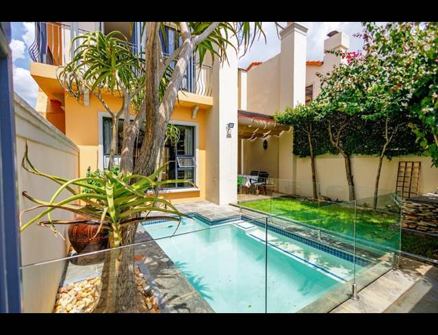 2 BEDROOM TOWNHOUSE FOR SALE IN BEDFORD GARDENS